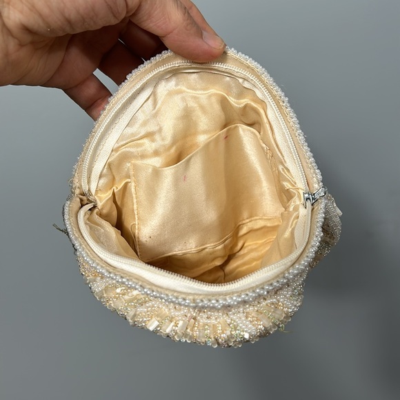 Vintage no brand beaded ivory pink zipper closure small/ mini bag 7.5 x 6” - Picture 4 of 14